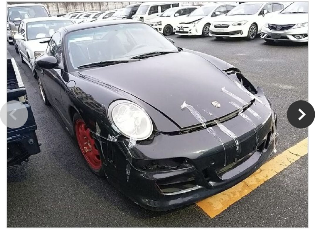 Porsche 911 (996) damaged