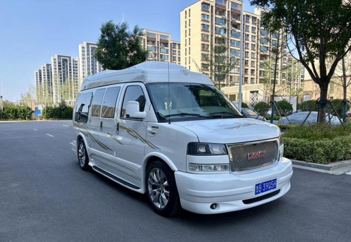GMC SAVANA 5.3L 4WD 7-seater