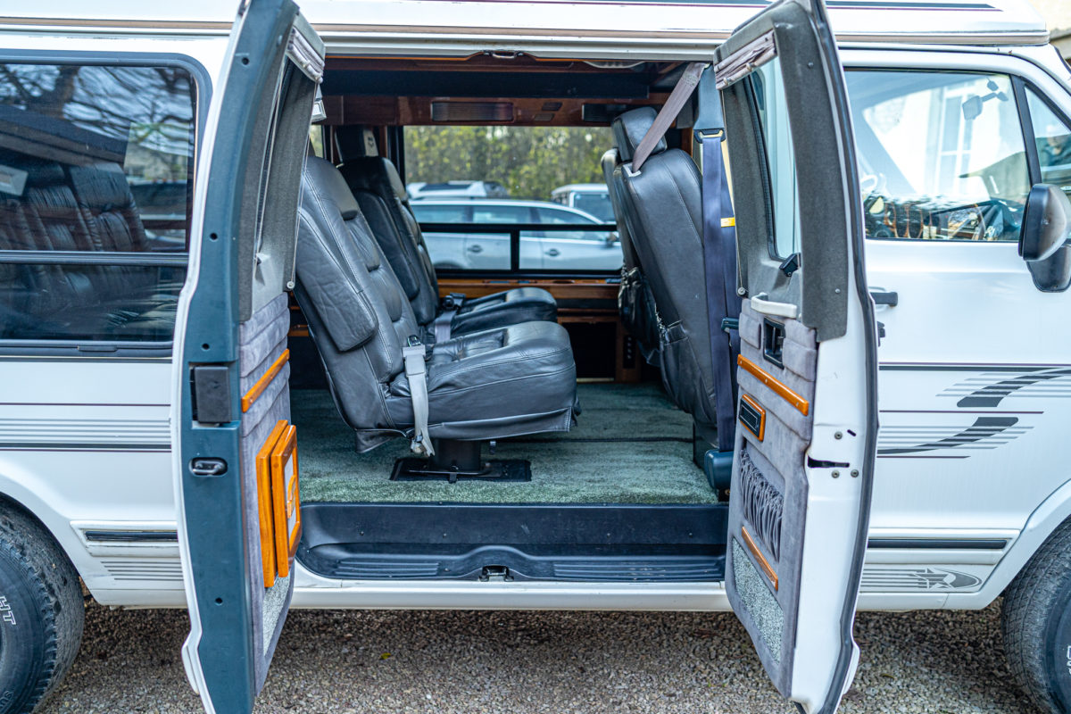 Dodge Ram Van Starcraft 5.2