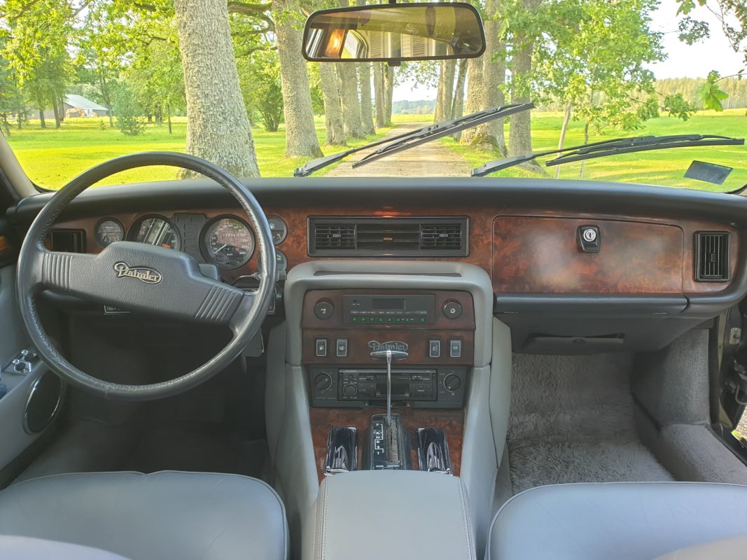 Daimler Double-Six 5.3