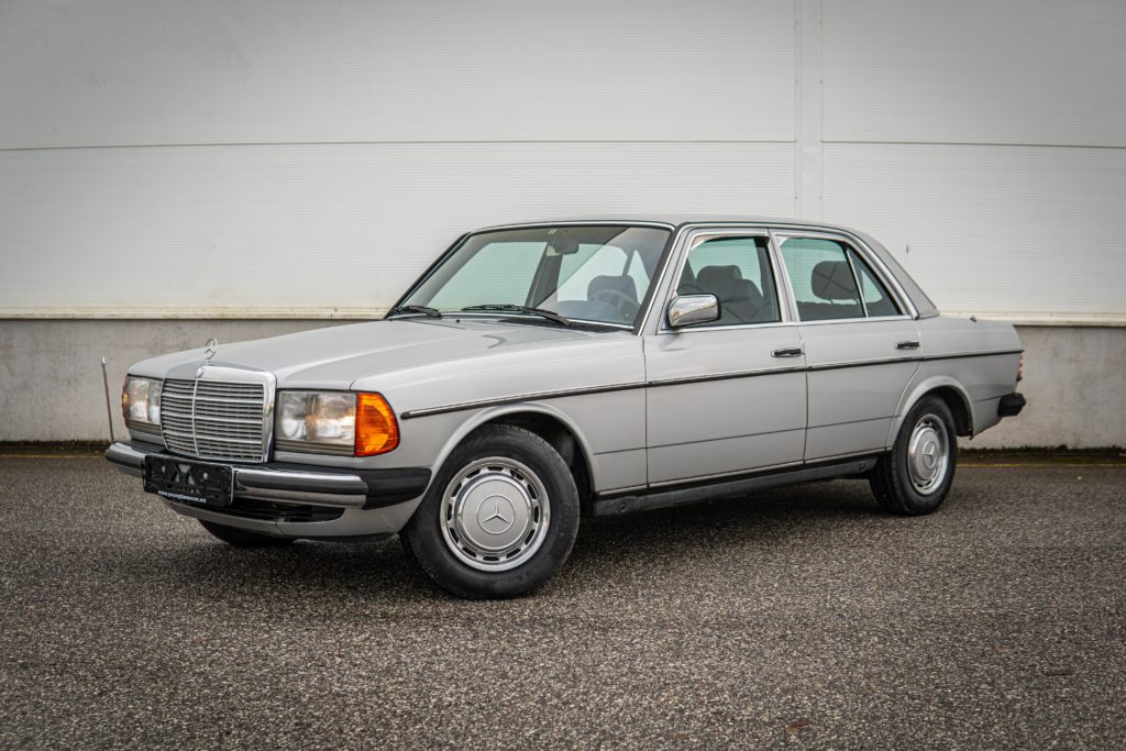 YoungtimerCar.eu | Mercedes-Benz 230E W123 - YoungtimerCar.eu