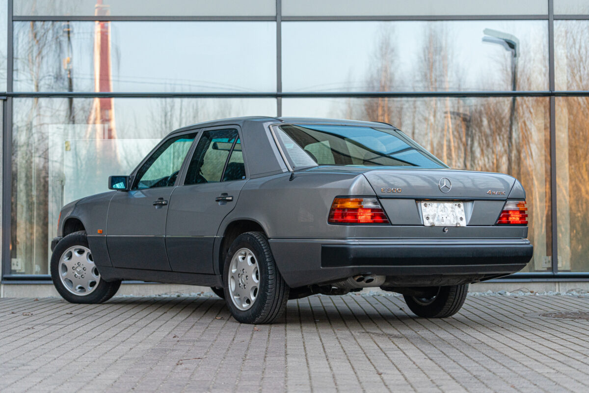 Mercedes-Benz E300 4matic