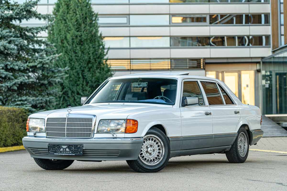 Mercedes-Benz 560 SEL