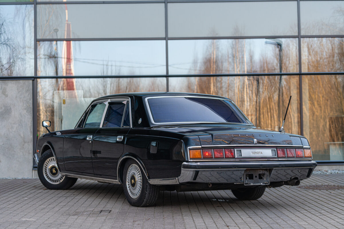 Toyota Century E-VG40 D Type