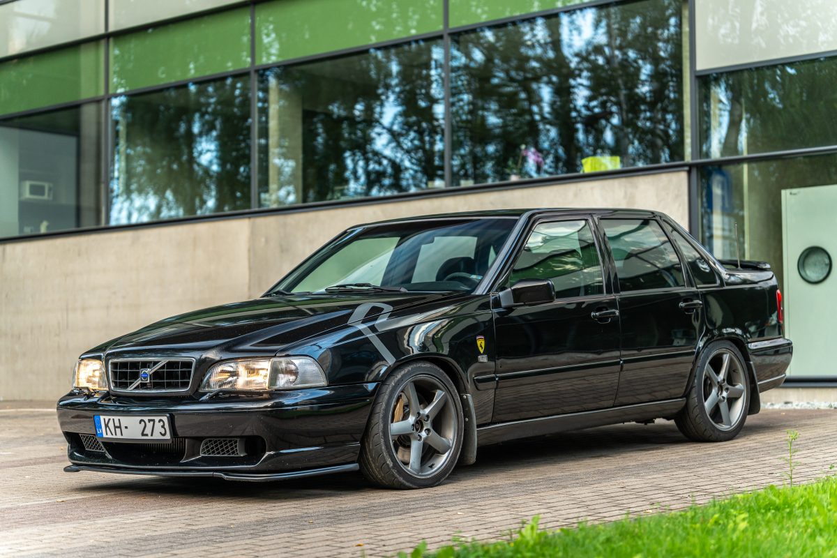 Volvo S70R